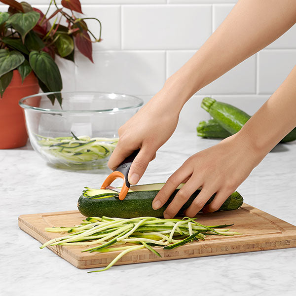  OXO Good Grips Large Vegetable Y Prep Peeler, Black : Home &  Kitchen